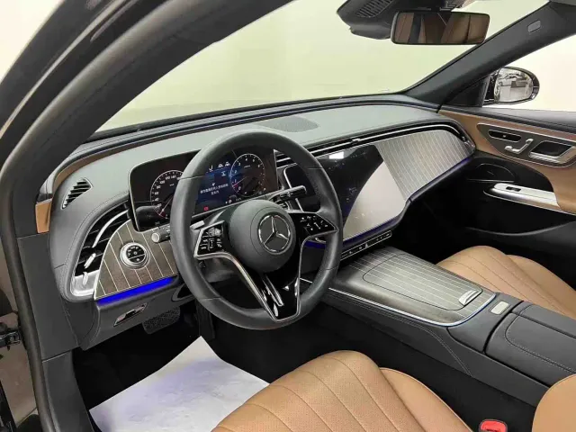 Mercedes-Benz E-Class — Фото автомобиля 10