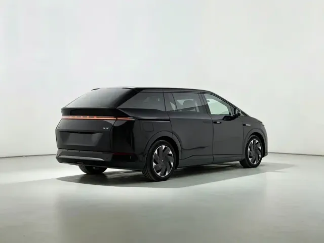 Xpeng X9 — Фото автомобиля 8