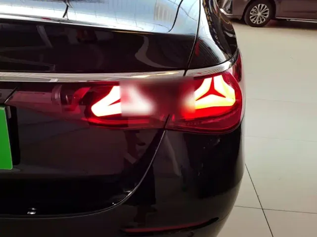 Mercedes-Benz E-Class — Фото автомобиля 23