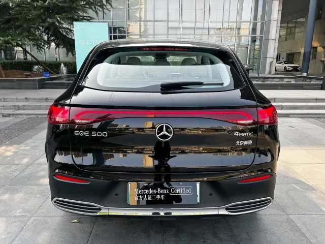 Mercedes-Benz EQE SUV — Фото автомобиля 6