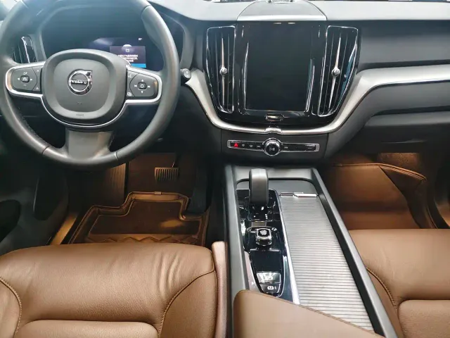 Volvo XC60 — Фото автомобиля 8
