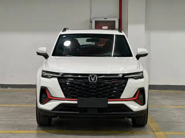 Changan CS35 Plus — Фото автомобиля 2