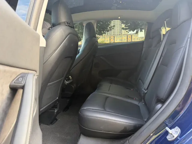 Tesla Model Y — Фото автомобиля 13