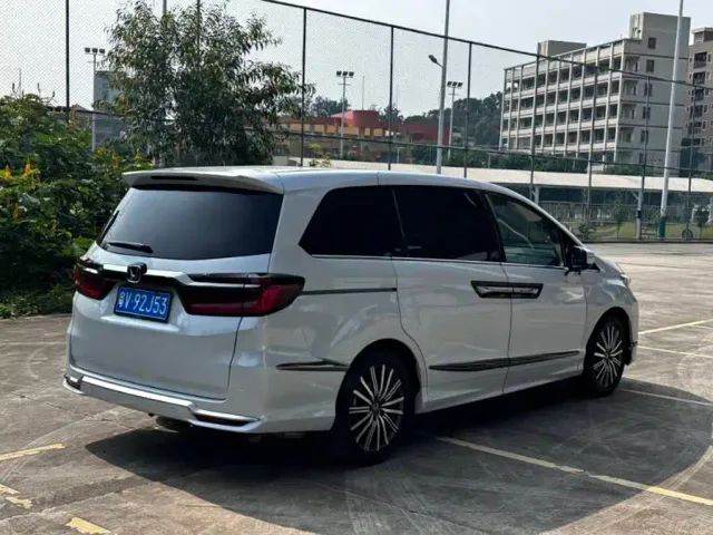 Honda Elysion — Фото автомобиля 7