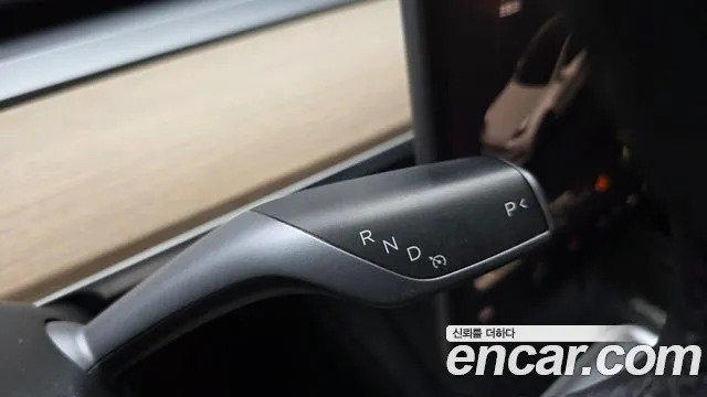 Tesla Model Y — Фото автомобиля 9
