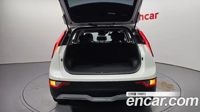 Kia Niro — Фото автомобиля 24