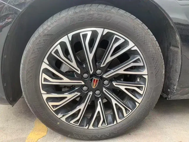 Hongqi H5 — Фото автомобиля 7
