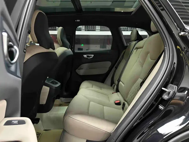 Volvo XC60 — Фото автомобиля 12