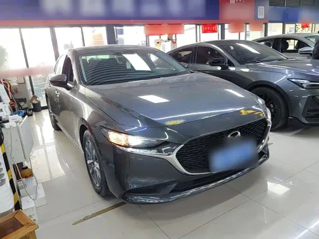 Mazda Axela — Фото автомобиля 3