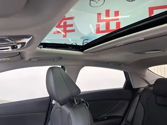 Hyundai Elantra — Фото автомобиля 10