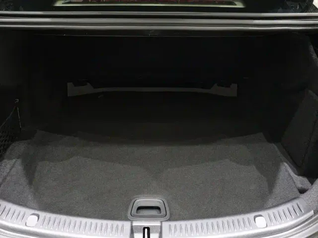 Mercedes-Benz E-Class — Фото автомобиля 20