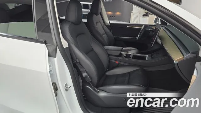 Tesla Model Y — Фото автомобиля 16