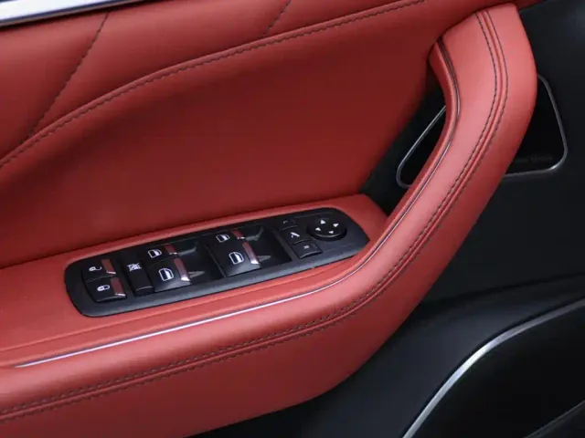 Maserati Levante — Фото автомобиля 22
