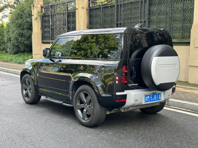 Land Rover Defender — Фото автомобиля 4