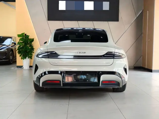 Xiaomi SU7 — Фото автомобиля 8