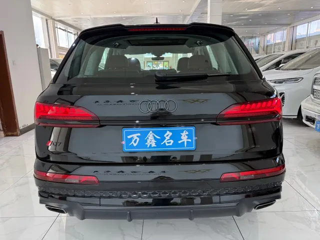 Audi Q7 — Фото автомобиля 18