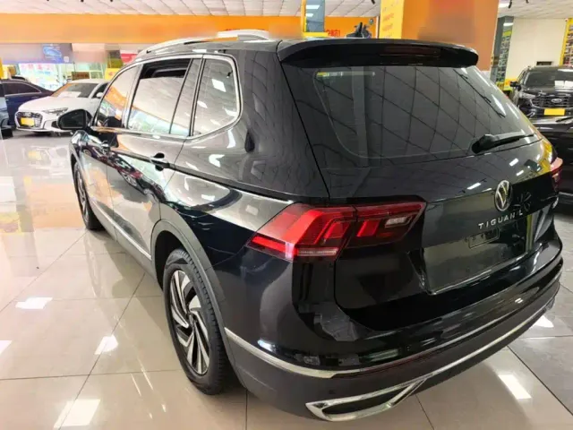 Volkswagen Tiguan L — Фото автомобиля 4