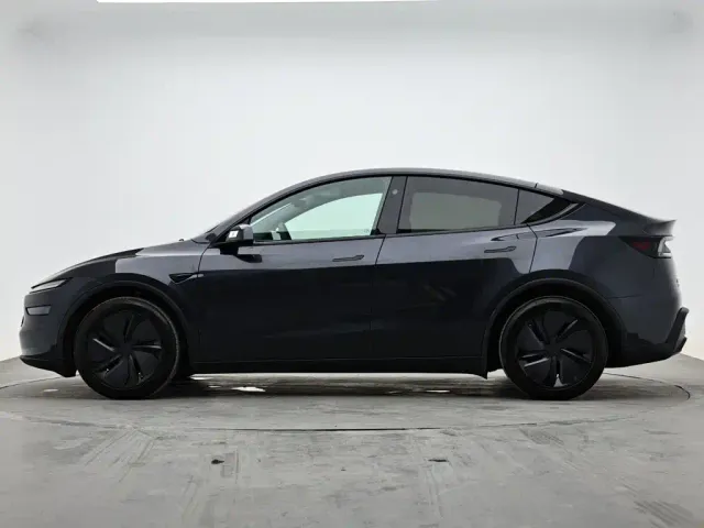 Tesla Model Y — Фото автомобиля 6