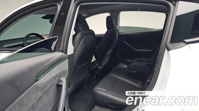Tesla Model Y — Фото автомобиля 9