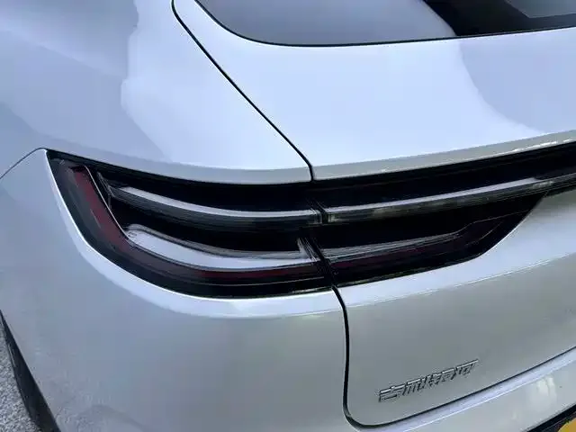 Geely Galaxy E8 — Фото автомобиля 13