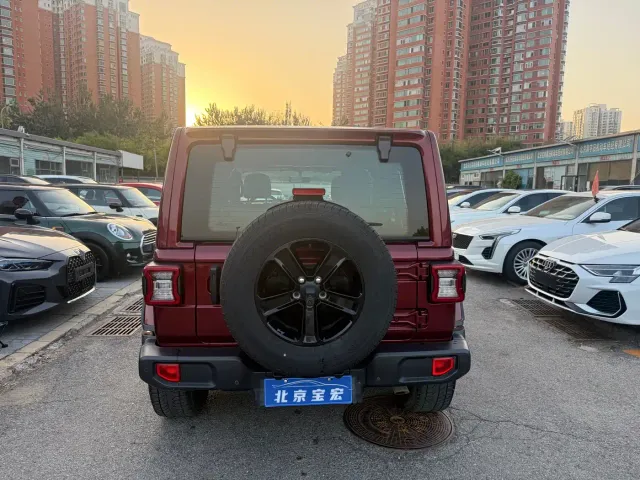 Jeep Wrangler — Фото автомобиля 12