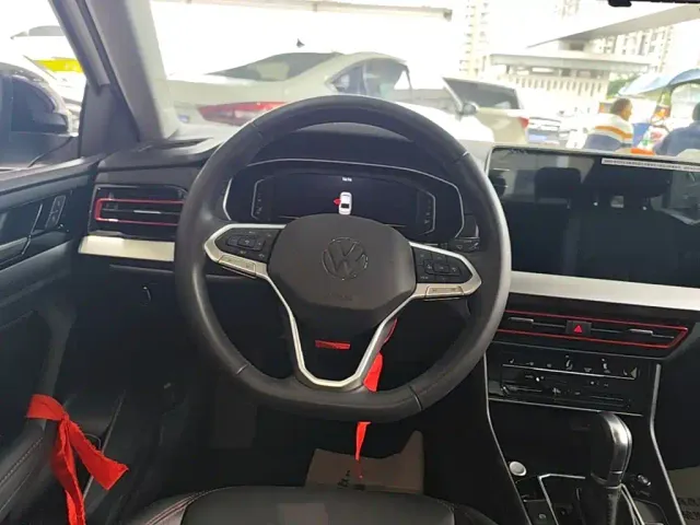 Volkswagen Lavida — Фото автомобиля 10