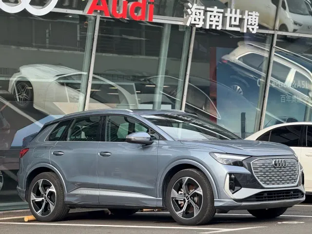 Фотография автомобиля — Audi Q4 e-tron