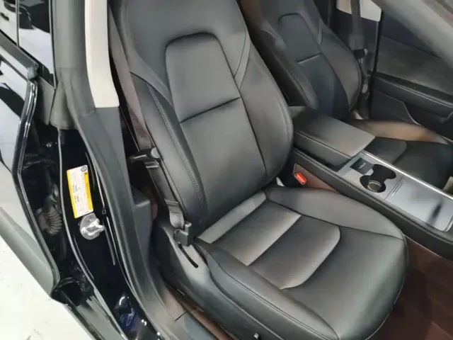 Tesla Model 3 — Фото автомобиля 24