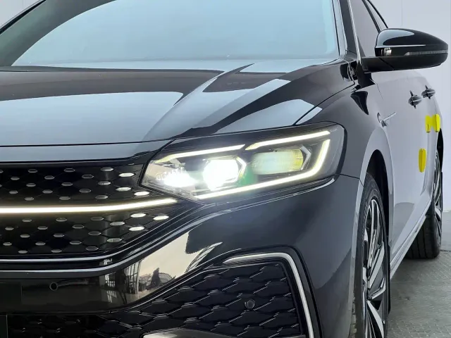 Volkswagen Passat — Фото автомобиля 4