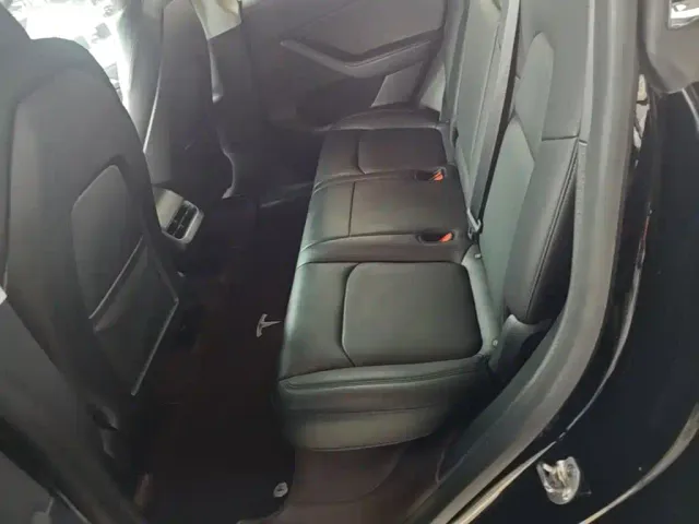 Tesla Model Y — Фото автомобиля 16