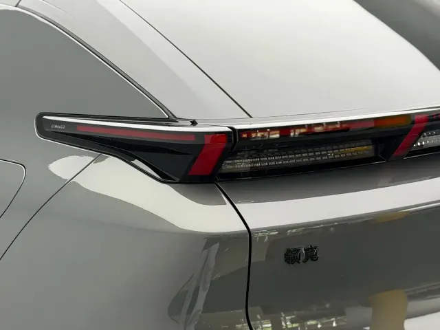 Lynk & Co Z20 — Фото автомобиля 8