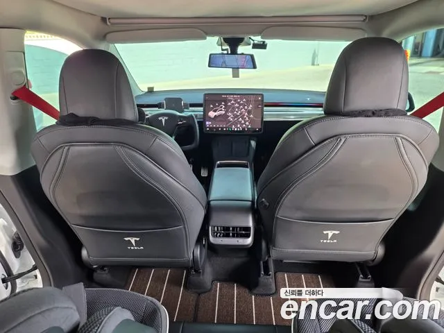 Tesla Model Y — Фото автомобиля 18
