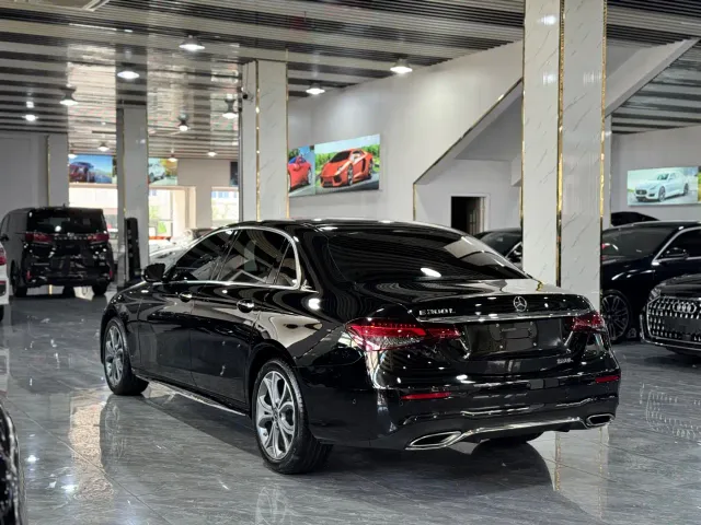 Mercedes-Benz E-Class — Фото автомобиля 13