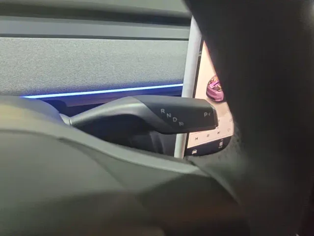Tesla Model Y — Фото автомобиля 13