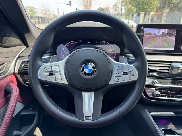 BMW 5 Series — Фото автомобиля 4