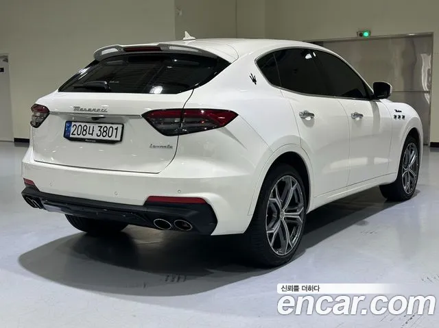 Maserati Levante — Фото автомобиля 2