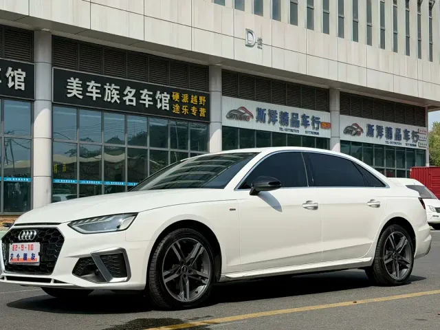 Фотография автомобиля — Audi A4L