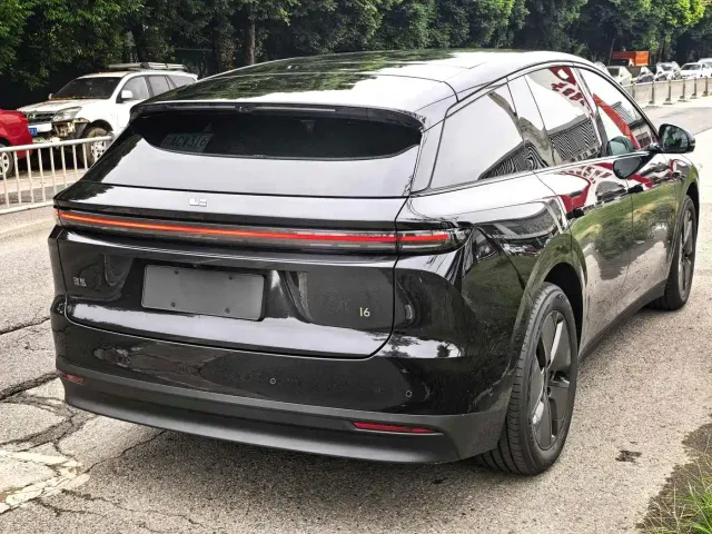 Li Auto i6 — Фото автомобиля 9
