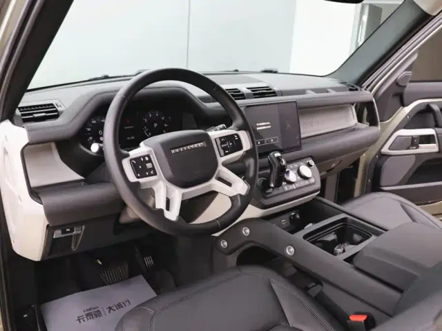 Land Rover Defender — Фото автомобиля 13