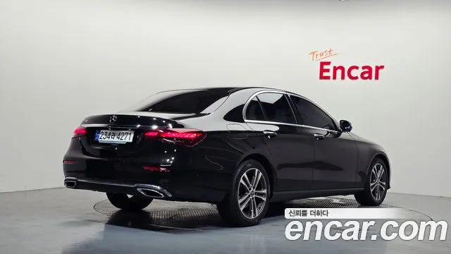 Mercedes-Benz E-Class — Фото автомобиля 2