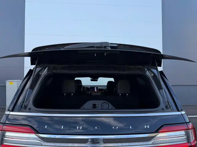 Lincoln Navigator — Фото автомобиля 23