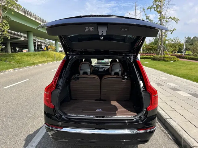 Volvo XC90 — Фото автомобиля 16