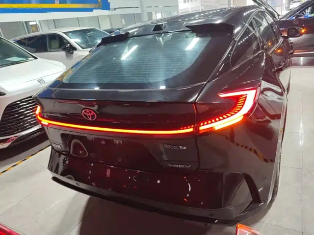 Toyota bZ5 — Фото автомобиля 5