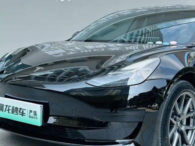 Tesla Model 3 — Фото автомобиля 18