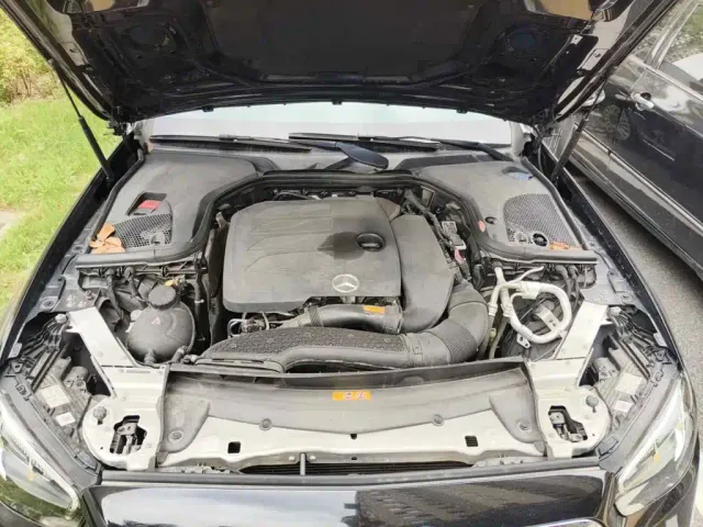 Mercedes-Benz E-Class — Фото автомобиля 3