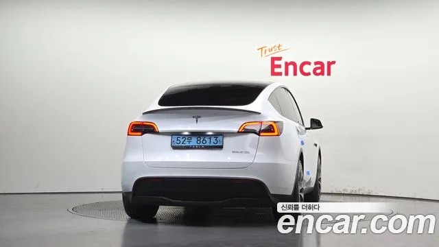 Tesla Model Y — Фото автомобиля 4