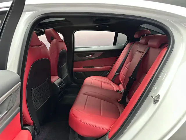 Jaguar XEL — Фото автомобиля 8