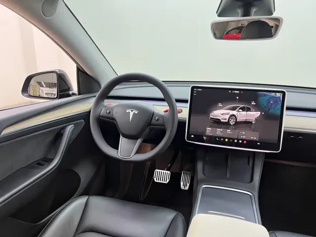 Tesla Model Y — Фото автомобиля 13