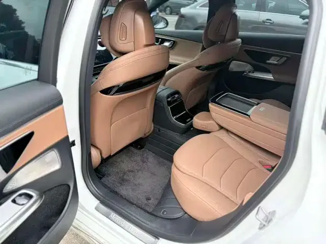 Mercedes-Benz E-Class — Фото автомобиля 7