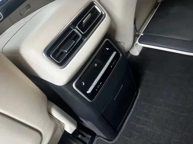 Li Auto L7 — Фото автомобиля 7